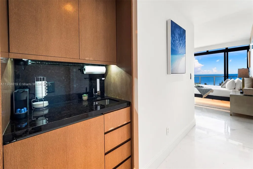 2201 Collins Ave #1926/PH- Miami Beach, FL 33139
