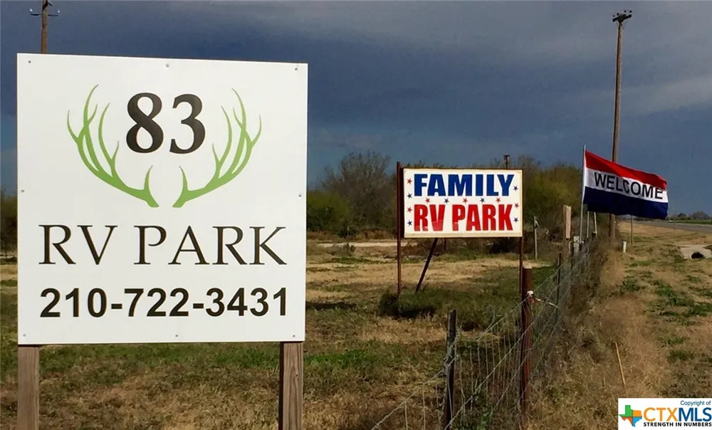 63 W County Road 4017 Road La Pryor, TX 78872