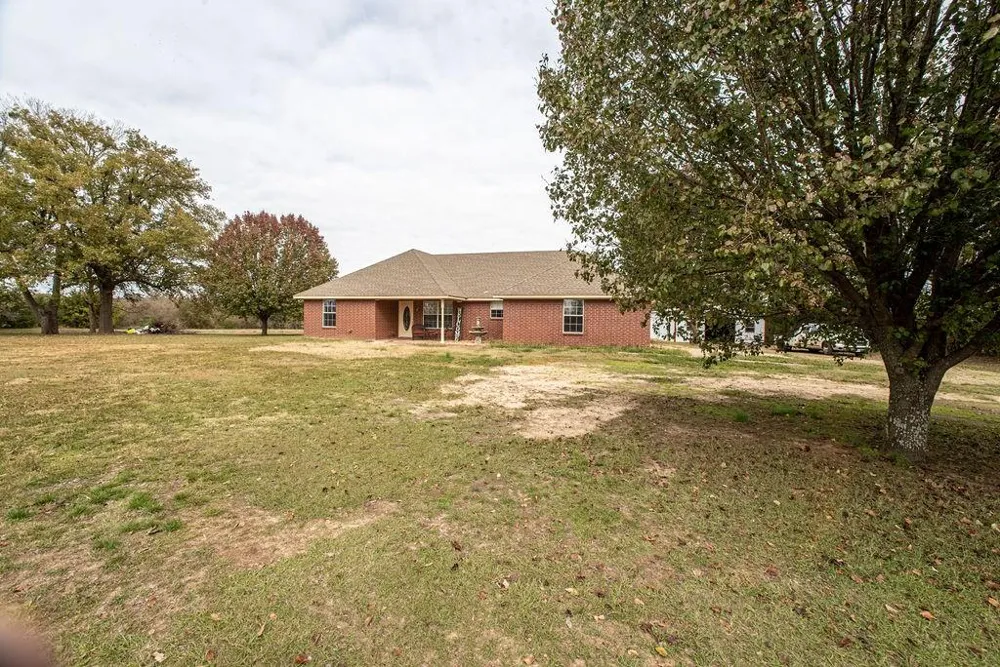 1385 Fm 194 Blossom, TX 75416