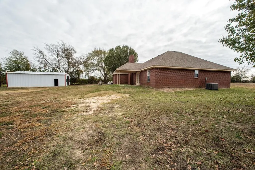 1385 Fm 194 Blossom, TX 75416