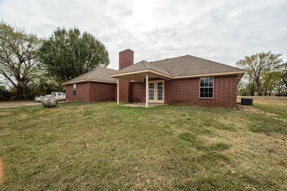 1385 Fm 194 Blossom, TX 75416