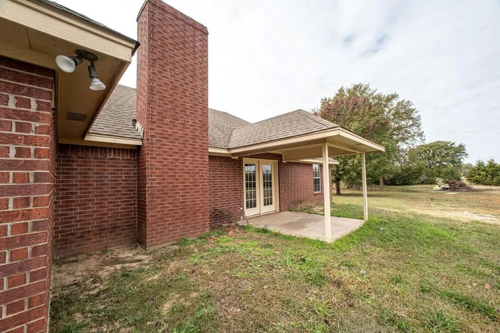 1385 Fm 194 Blossom, TX 75416