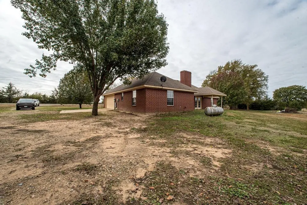 1385 Fm 194 Blossom, TX 75416