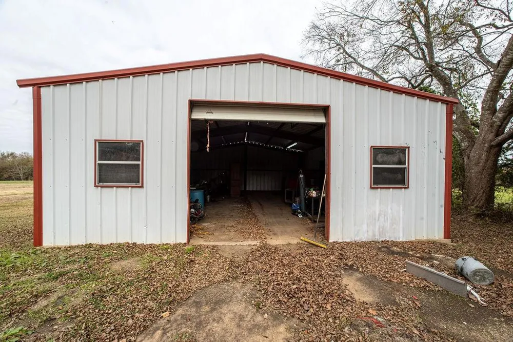 1385 Fm 194 Blossom, TX 75416