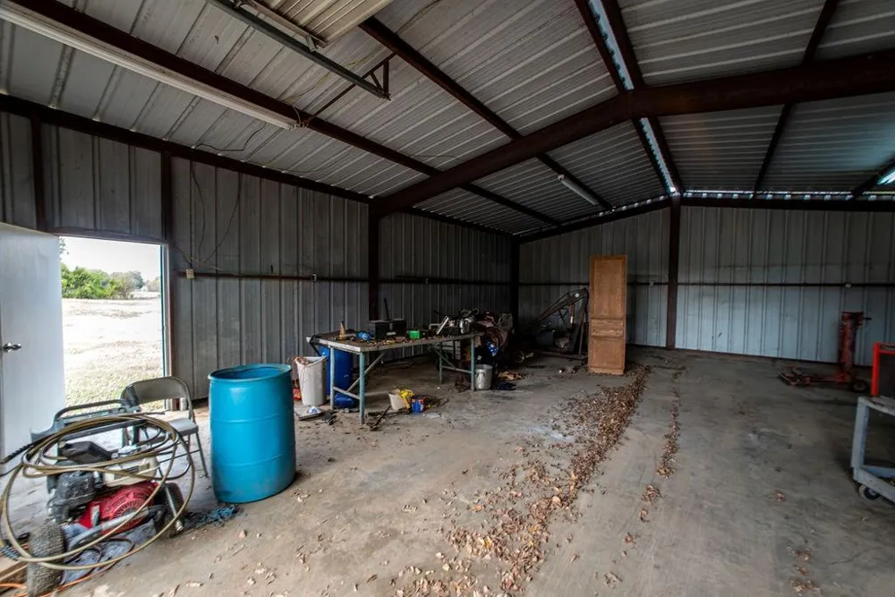 1385 Fm 194 Blossom, TX 75416