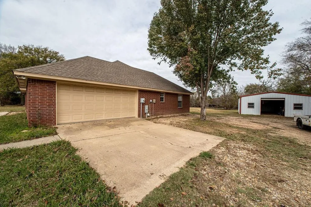 1385 Fm 194 Blossom, TX 75416