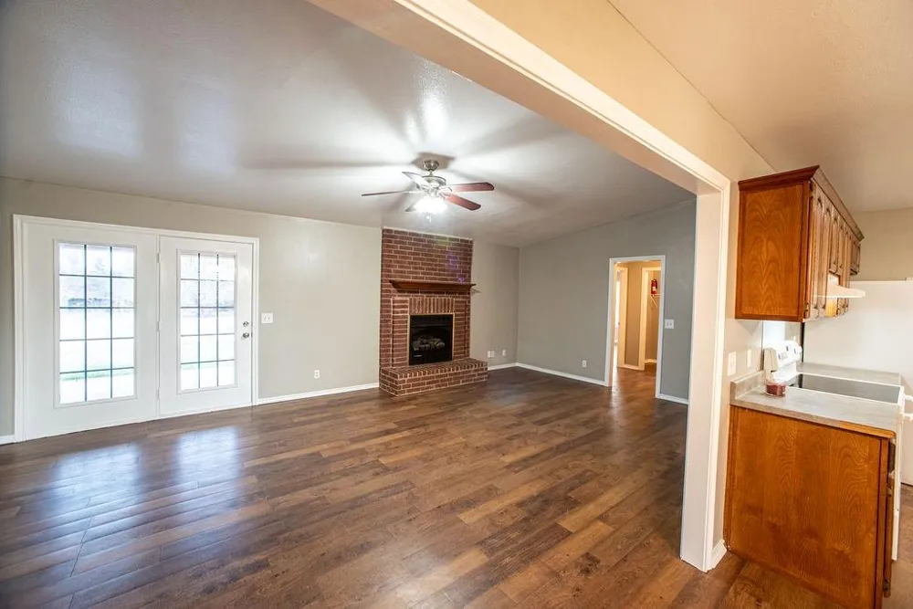 1385 Fm 194 Blossom, TX 75416