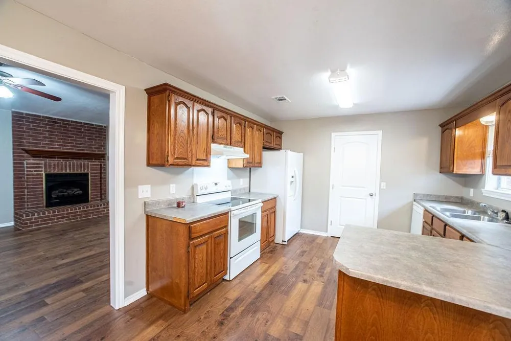 1385 Fm 194 Blossom, TX 75416