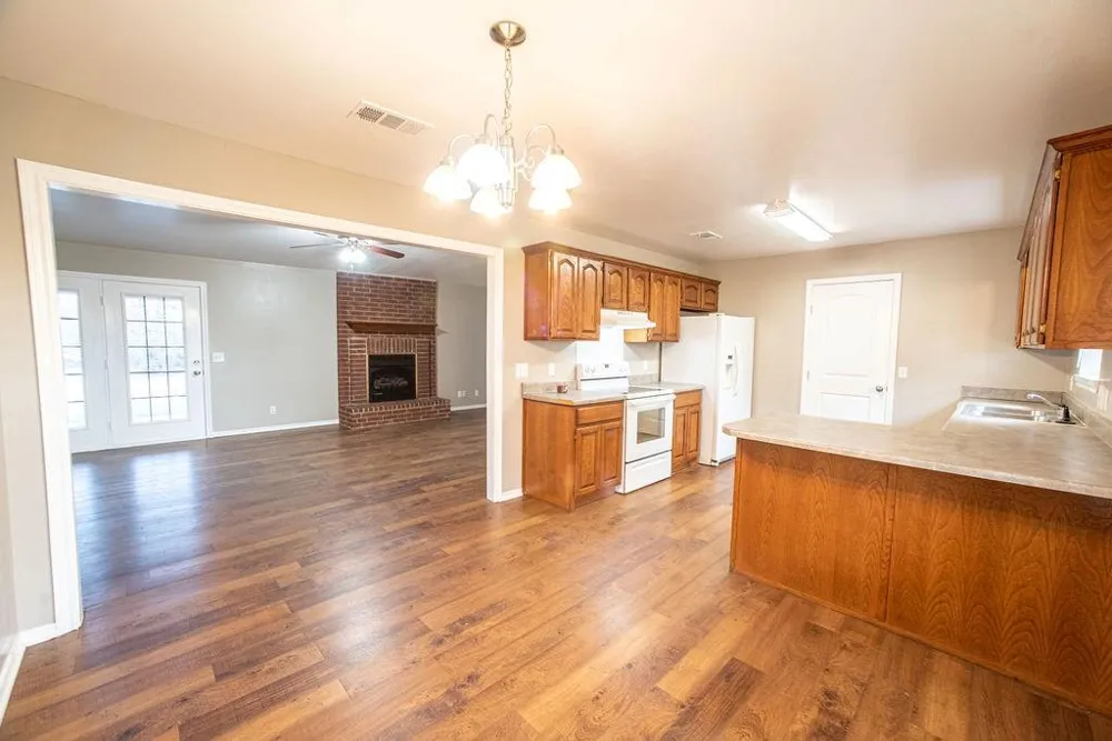1385 Fm 194 Blossom, TX 75416