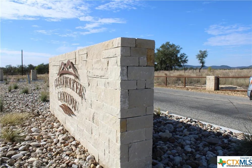 52 Clearwater Canyon Road Bandera, TX 78003