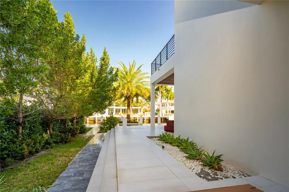 128 Fiesta Way Fort Lauderdale, FL 33301