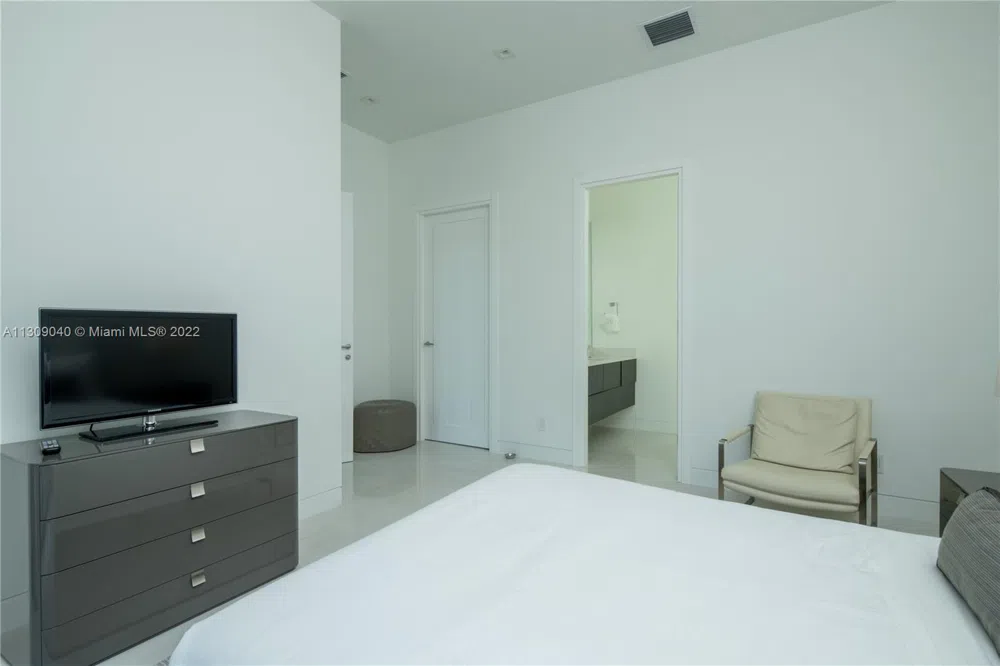 128 Fiesta Way Fort Lauderdale, FL 33301