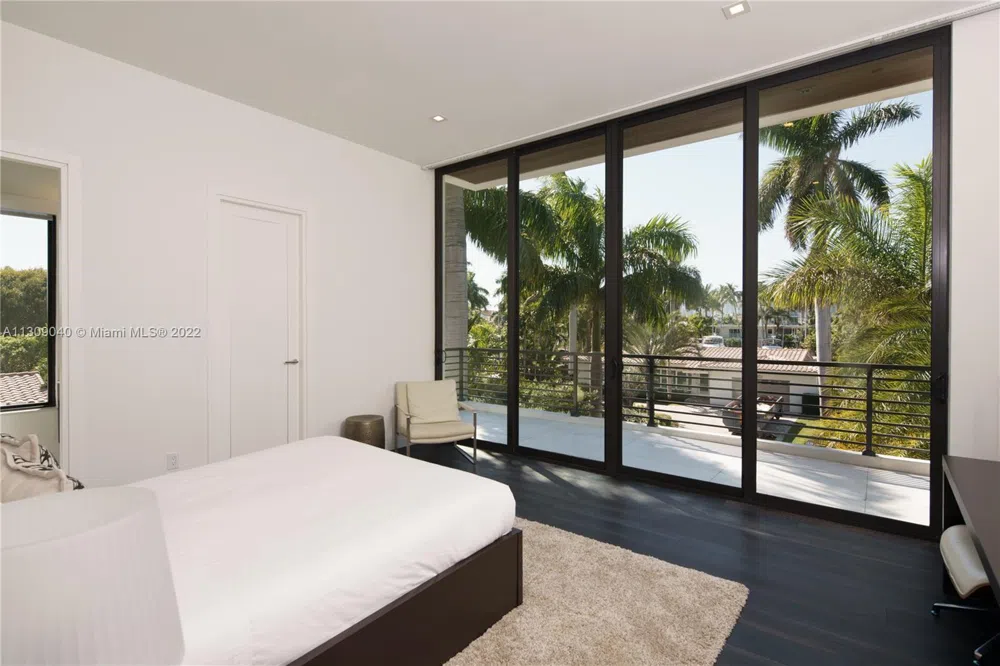 128 Fiesta Way Fort Lauderdale, FL 33301