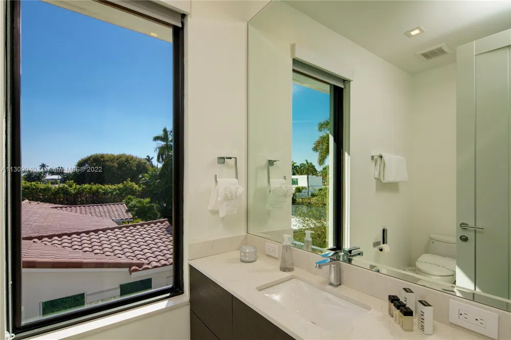 128 Fiesta Way Fort Lauderdale, FL 33301