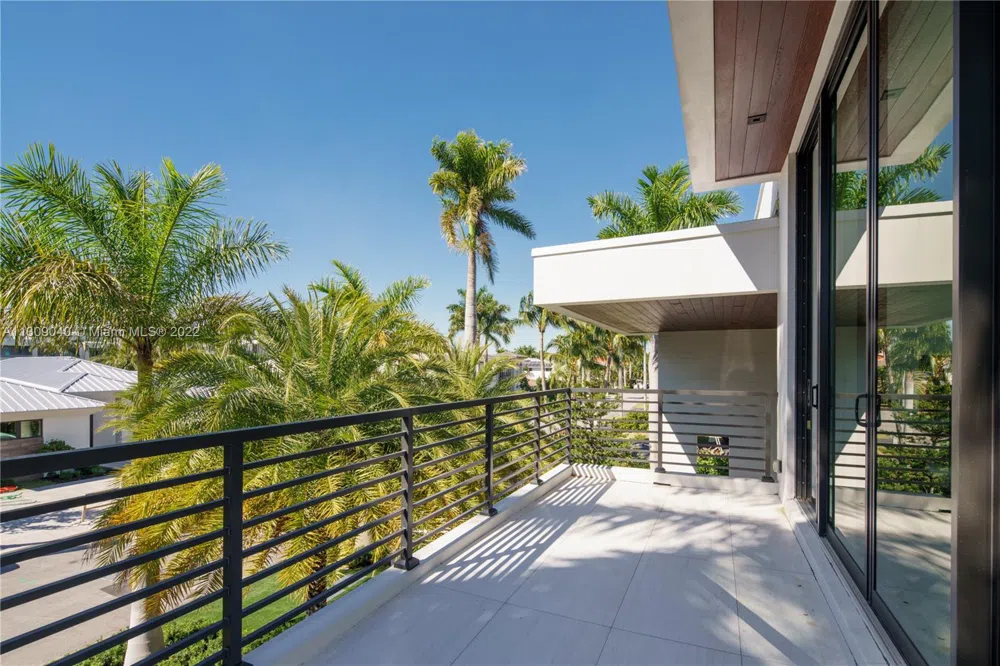 128 Fiesta Way Fort Lauderdale, FL 33301