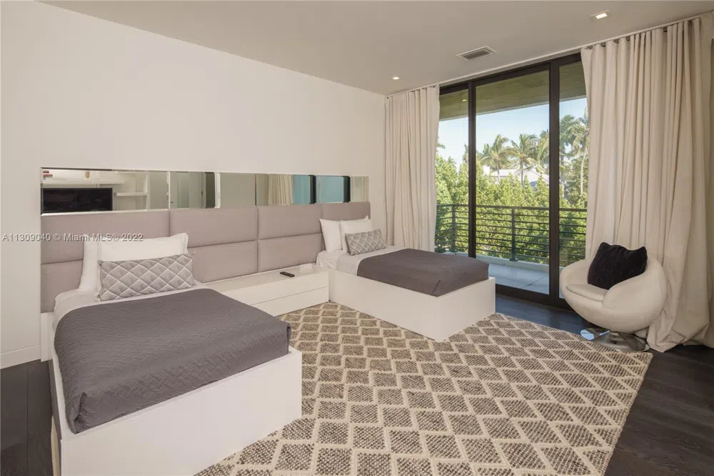 128 Fiesta Way Fort Lauderdale, FL 33301