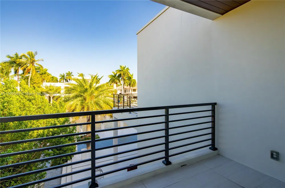 128 Fiesta Way Fort Lauderdale, FL 33301
