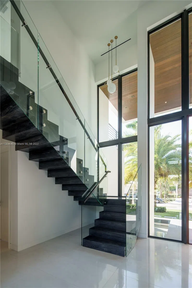 128 Fiesta Way Fort Lauderdale, FL 33301