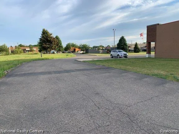 43300 HAYES Clinton Charter Township, MI 48038