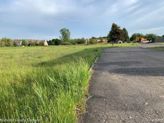 43300 HAYES Clinton Charter Township, MI 48038