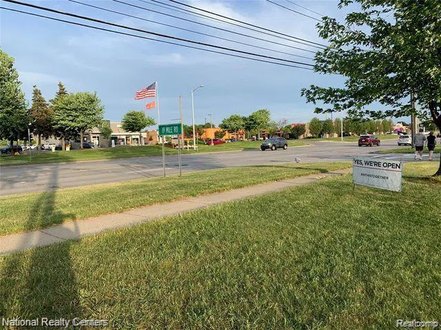 43300 HAYES Clinton Charter Township, MI 48038