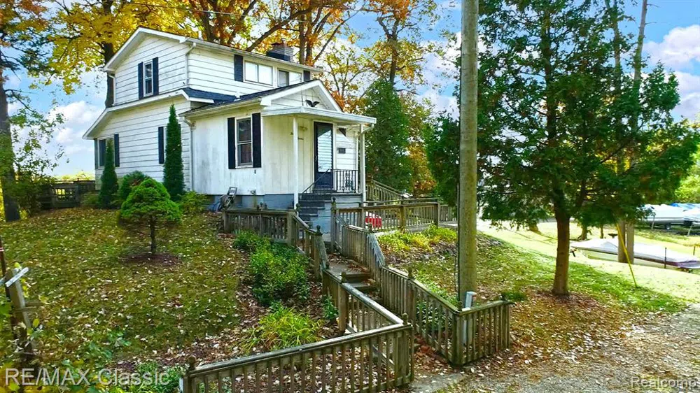 512 FERNHURST COURT Orion Charter Township, MI 48362