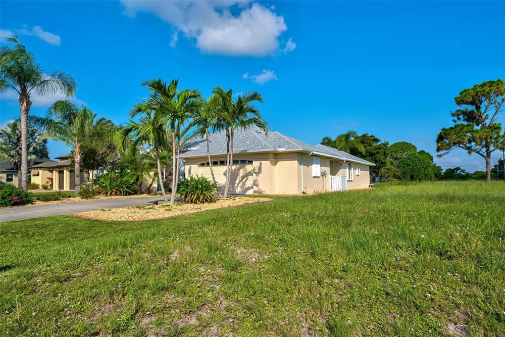 956 BOUNDARY BOULEVARD Rotonda West, FL 33947