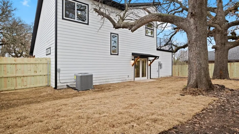 1228 S Rusk Street W Sherman, TX 75090