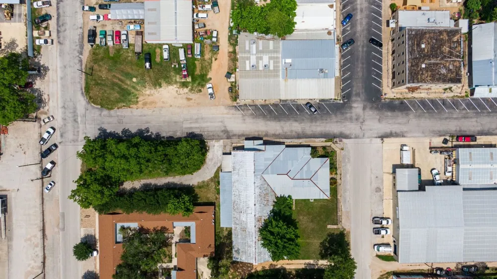202 NE 2nd Street Smithville, TX 78957