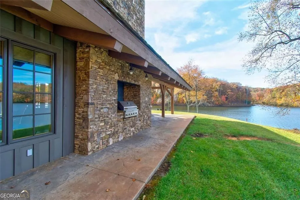 228 Stone Cliff TRCE Cleveland, GA 30528