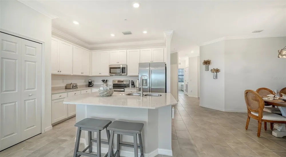 18114 GAWTHROP DRIVE #308 Lakewood Ranch, FL 34211