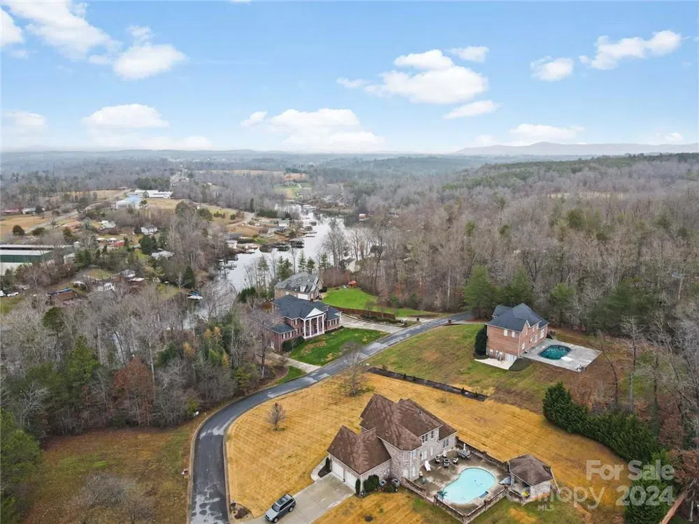 100 Old Ferry Lane Hickory, NC 28601