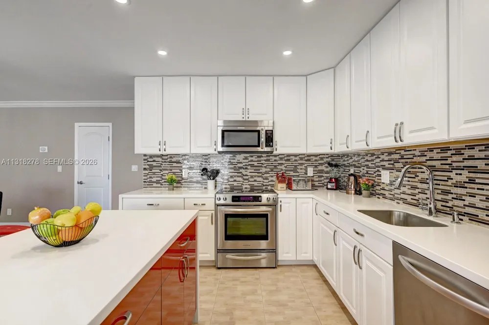 825 Harrison St Hollywood, FL 33019