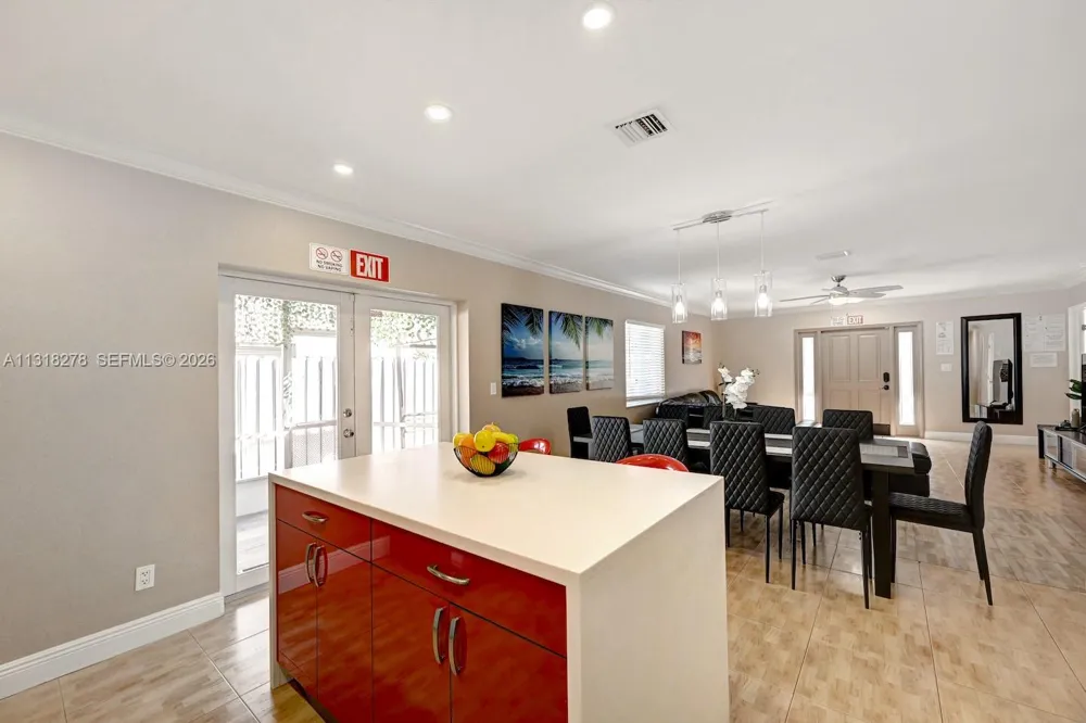 825 Harrison St Hollywood, FL 33019