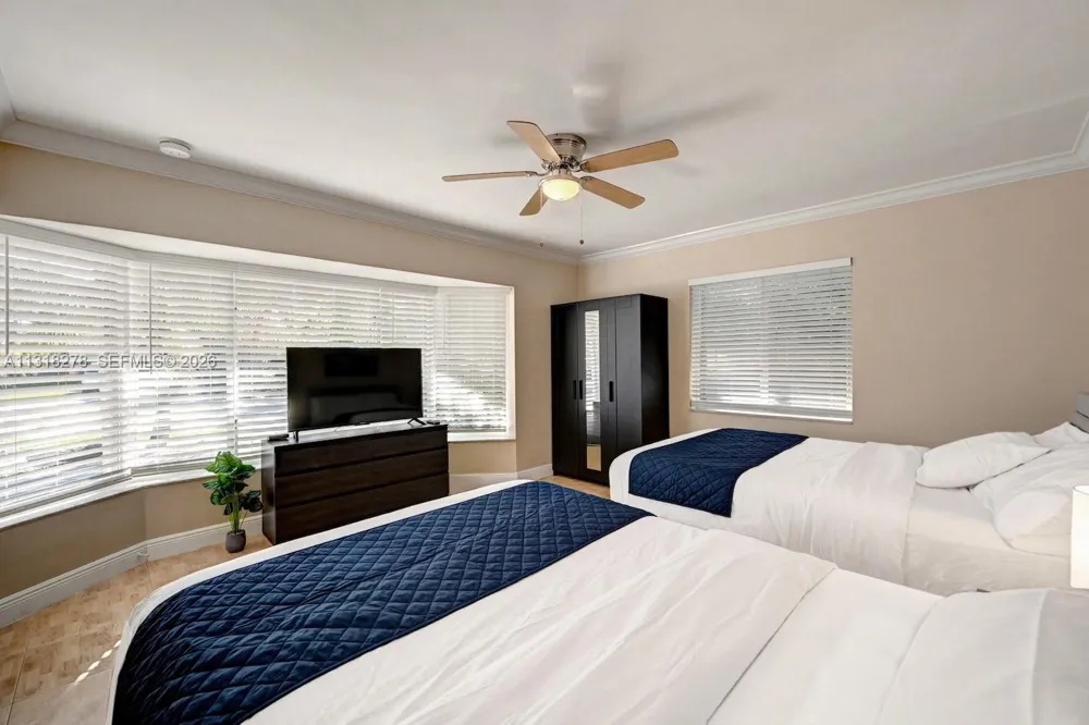 825 Harrison St Hollywood, FL 33019