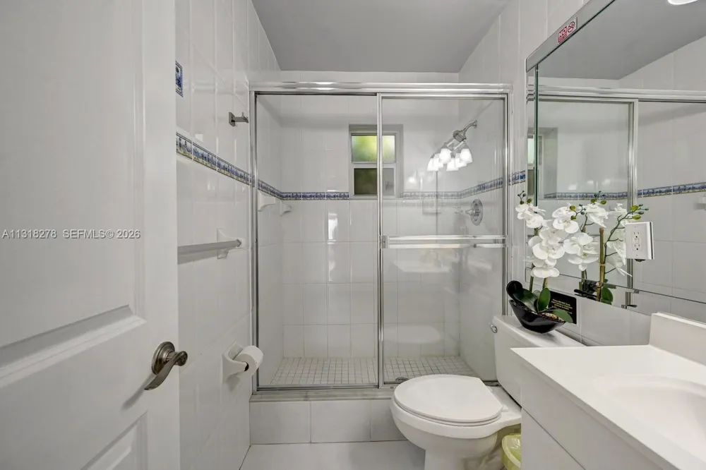 825 Harrison St Hollywood, FL 33019