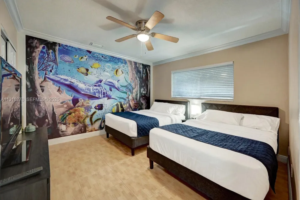 825 Harrison St Hollywood, FL 33019