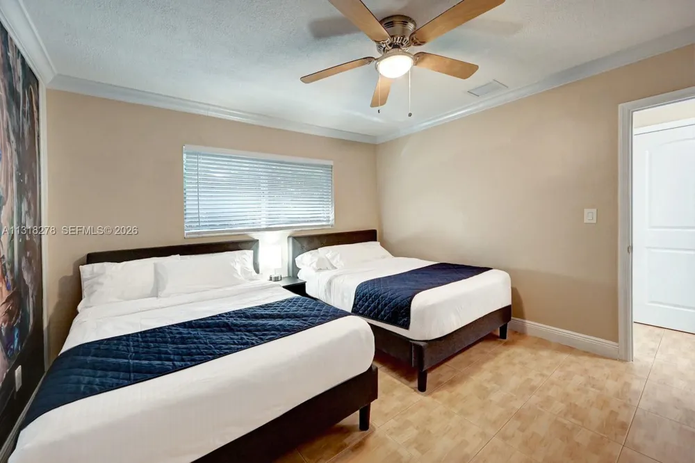 825 Harrison St Hollywood, FL 33019