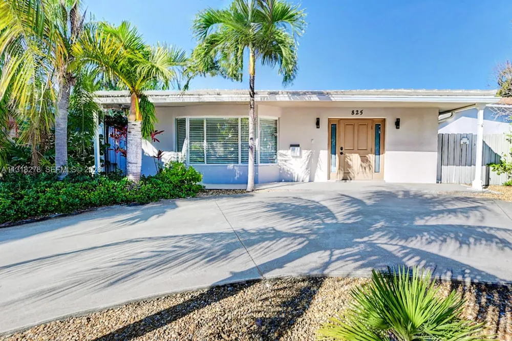825 Harrison St Hollywood, FL 33019