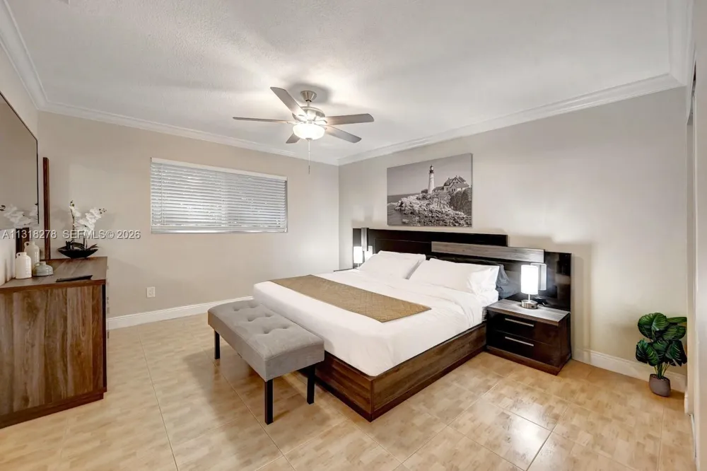 825 Harrison St Hollywood, FL 33019