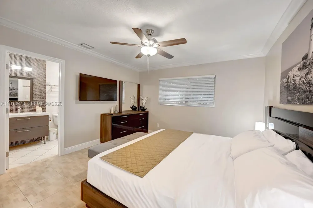 825 Harrison St Hollywood, FL 33019