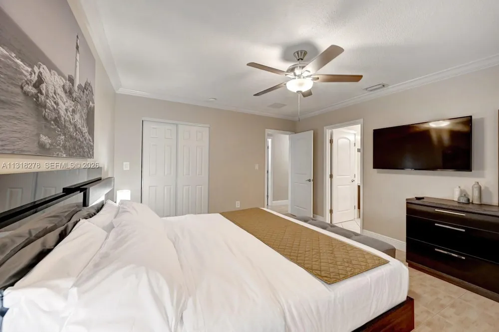 825 Harrison St Hollywood, FL 33019