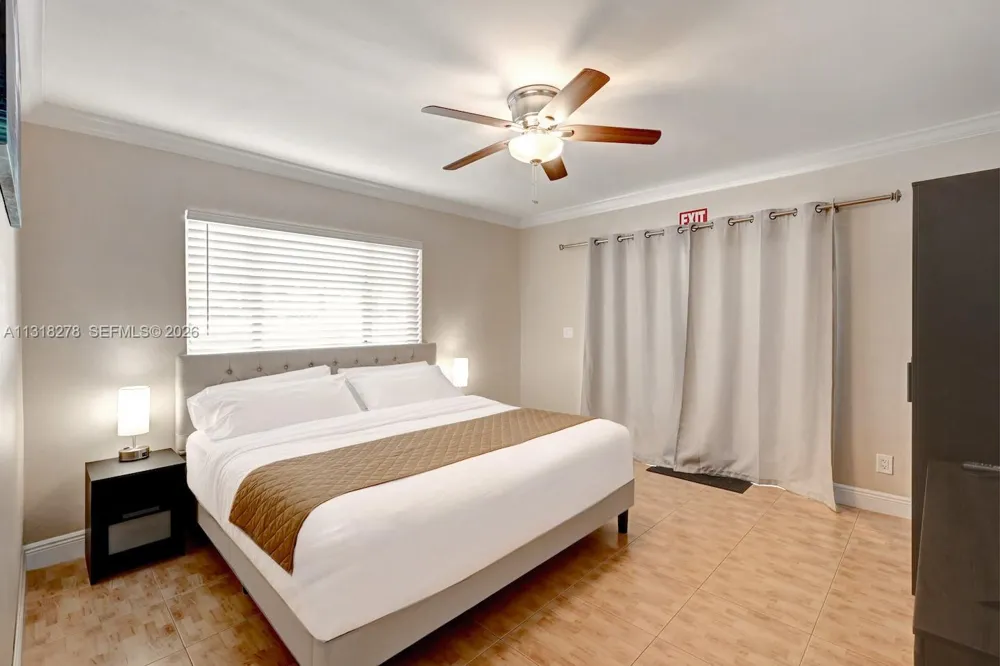 825 Harrison St Hollywood, FL 33019