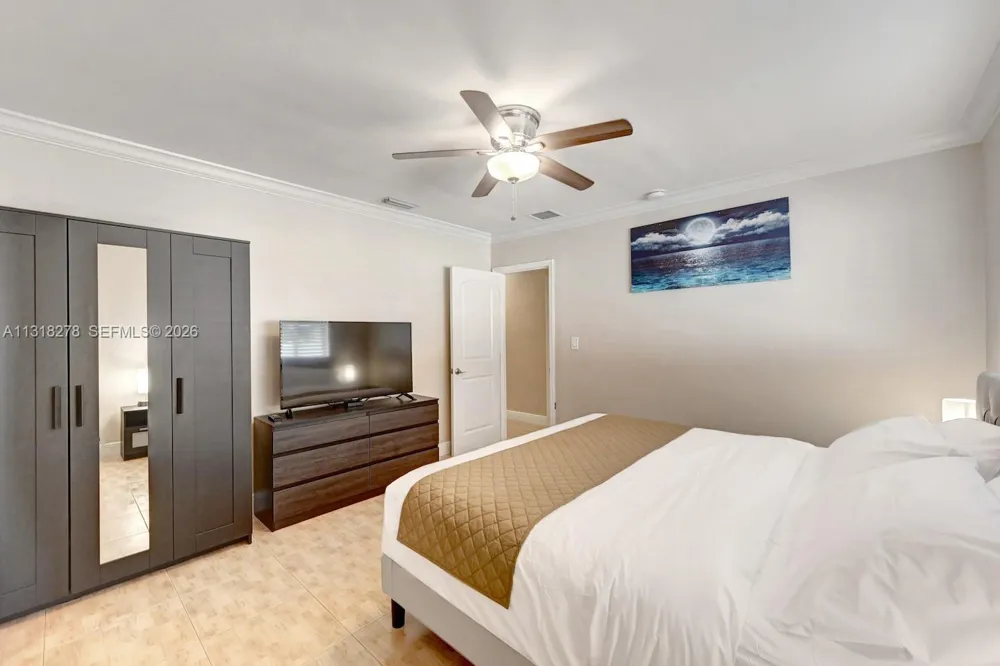 825 Harrison St Hollywood, FL 33019
