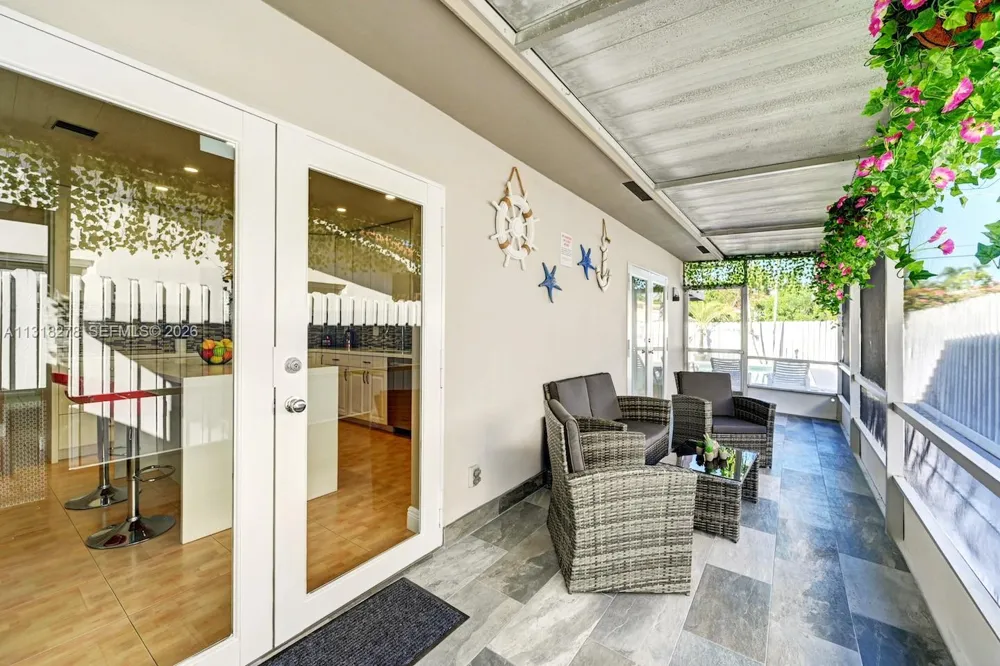 825 Harrison St Hollywood, FL 33019