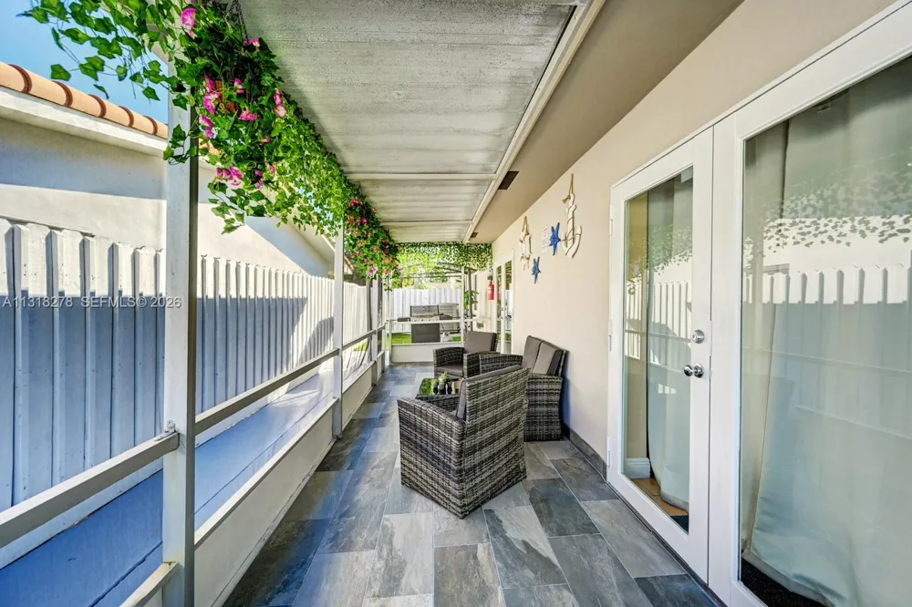 825 Harrison St Hollywood, FL 33019