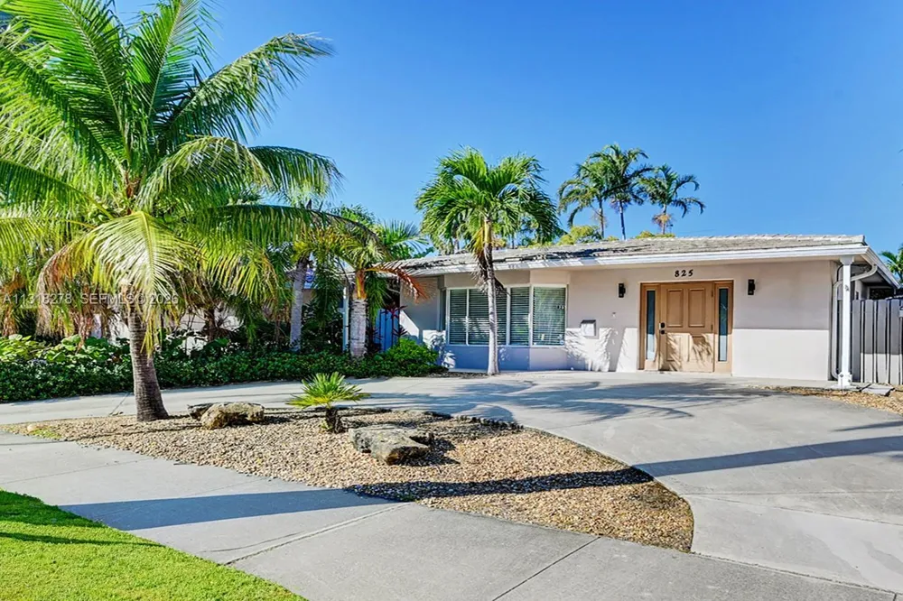 825 Harrison St Hollywood, FL 33019