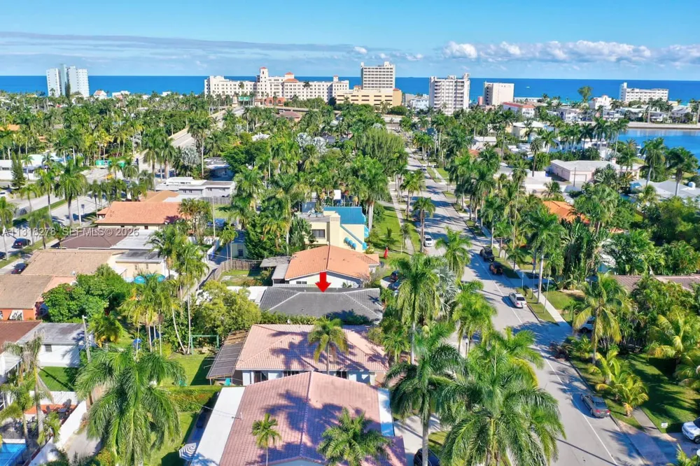 825 Harrison St Hollywood, FL 33019