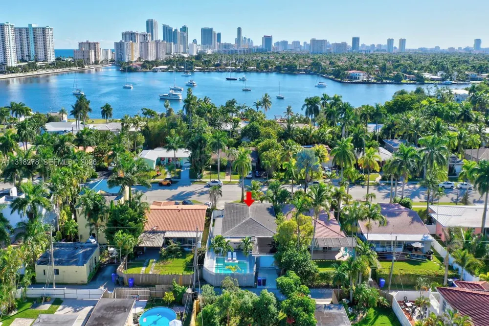 825 Harrison St Hollywood, FL 33019