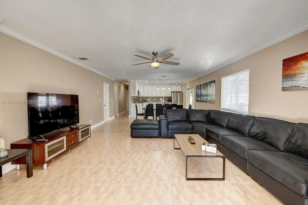 825 Harrison St Hollywood, FL 33019